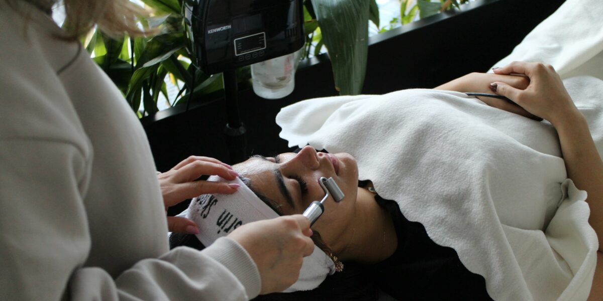 Essential Tools Every Expert Esthetician Should Have
